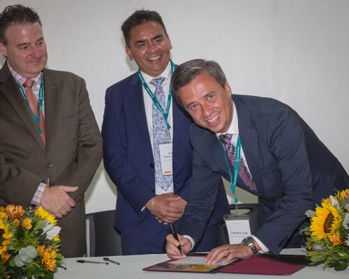 Signing of the agreement at the kick off event with Teach for All in Mexico